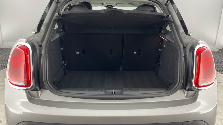 MINI Hatchback 1.5 Cooper Classic Premium 5dr Auto Petrol Hatchback
